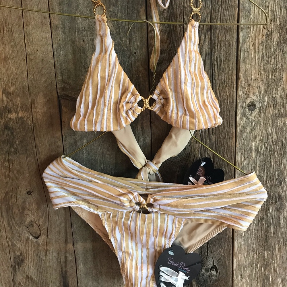Beach Bunny Bikini. Top L/Bottoms M